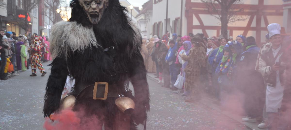 Am Samstag in der Dämmerung eröffnen die Wasserbätscher die Illertisser Fasnet