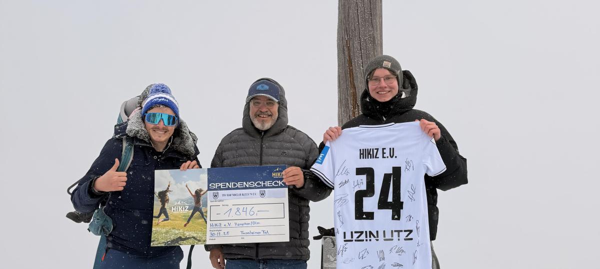 Spendenübergabe in luftiger Höhe