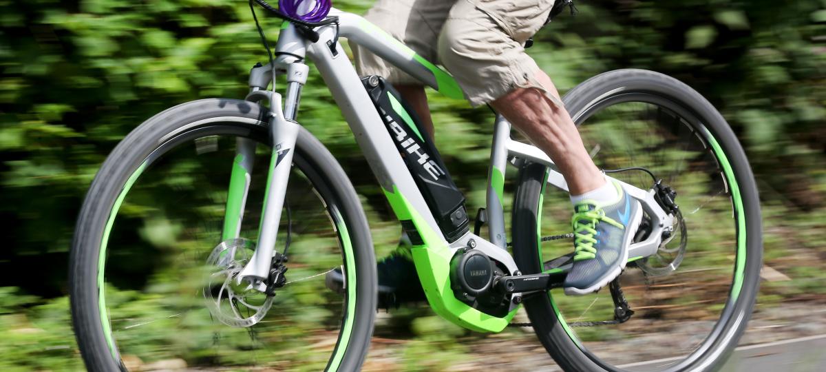 E-Bike-Fahrer rammt Fußgängerin: Zahl solcher Unfälle in Augsburg steigt stark