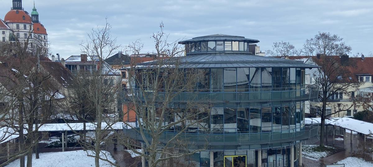 Verschwundene Bücher, Tierbesuch, Regalhüter: Kuriose Fakten über den Neuburger Bücherturm