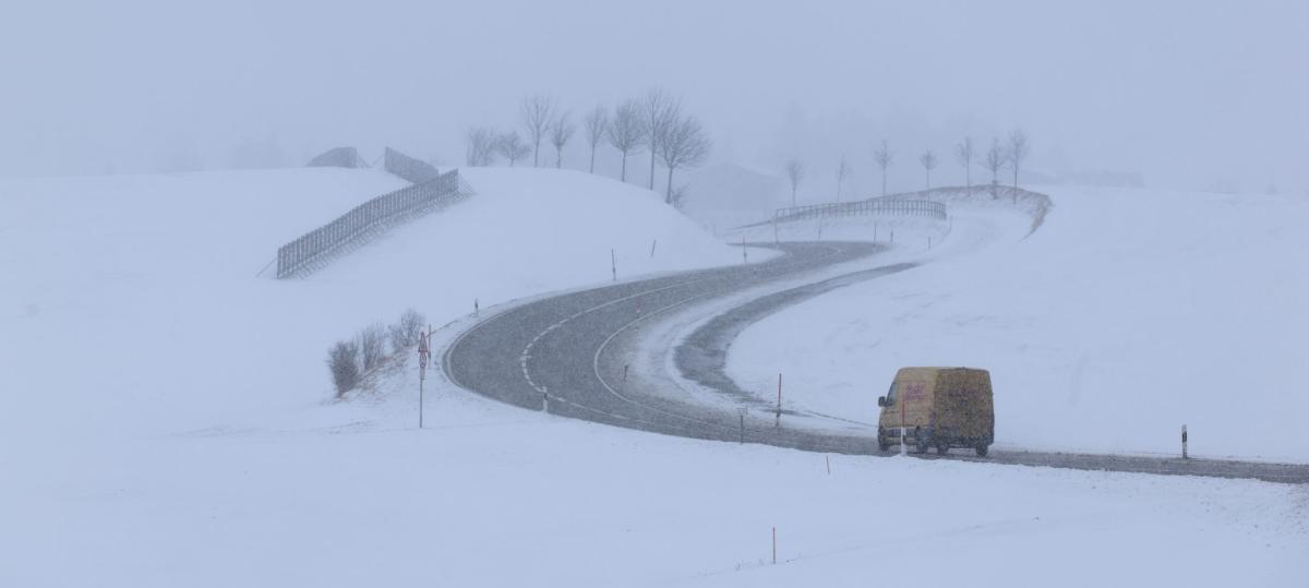 „Aufenthalte im Freien vermeiden“: DWD warnt in Bayern vor Sturmböen und Glatteis