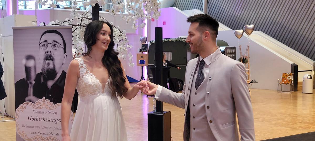 Heiraten im Schloss - das geht auch im Umstandsmoden-Brautkleid