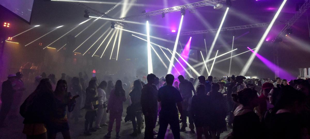 Fasching, Flohmarkt, Kickboxen: Das Zirkuszelt in Landsberg ist heuer vielfältig