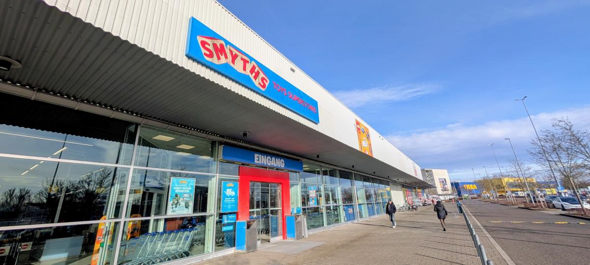 Stühlerücken an der Blaubeurer Straße: Decathlon zieht ins Smyths-Spielwarengeschäft