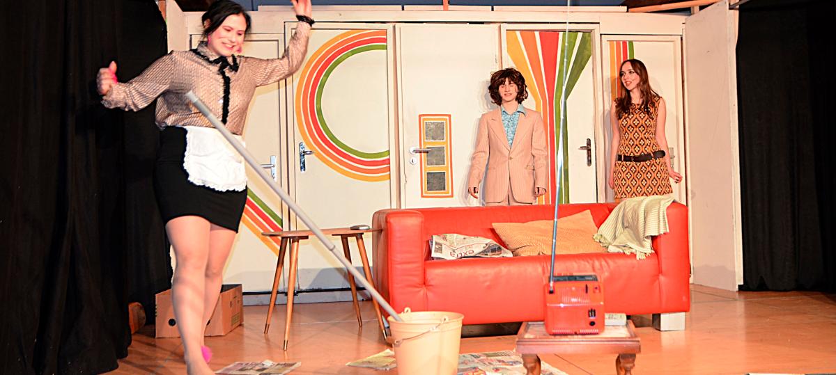 Bei der Schwabenbühne kehrt „Der nackte Wahnsinn“ ein