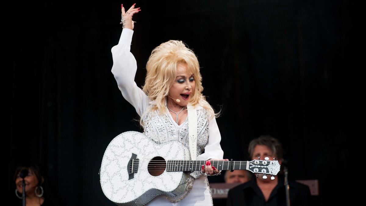 Eine-Frau-f-r-ein-besseres-Amerika-Dolly-Parton-wird-80-Jahre-alt