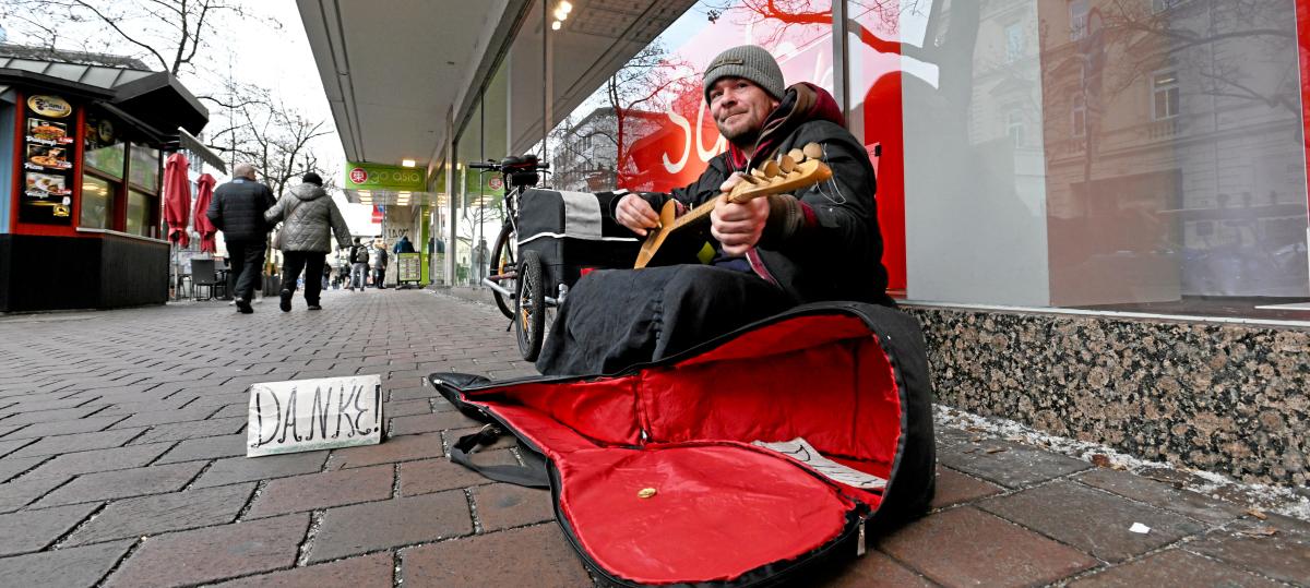 Verprügelt und vergewaltigt: Warum Straßenkünstler „Muffin“ Obdachlosenheime meidet