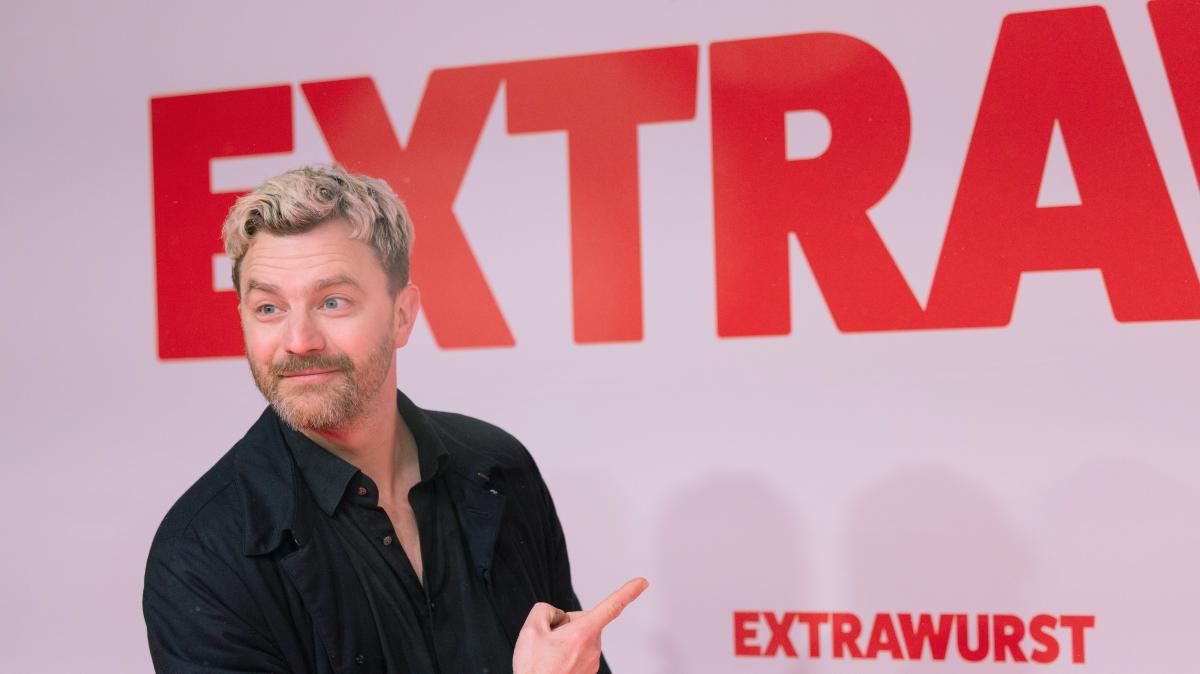 Friedrich-M-cke-Man-steht-mit-Hape-im-Raum-er-sagt-einen-Satz-das-Ding-knallt-