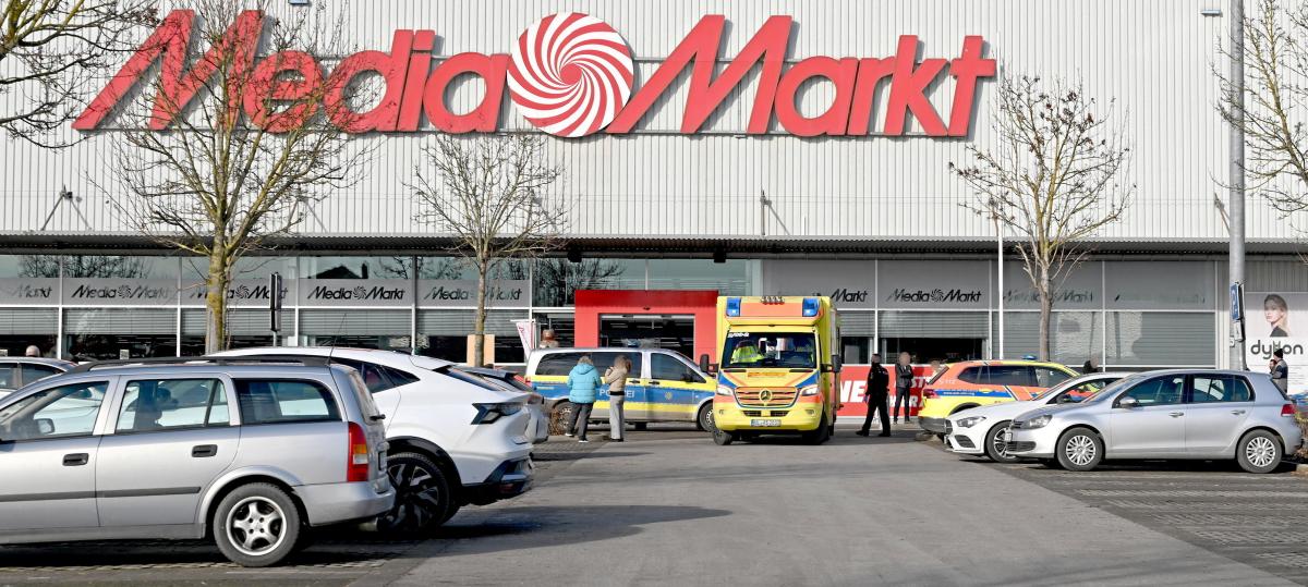 Messerangriff im MediaMarkt: Plötzlich schreien Mitarbeiter „Tür zu, Tür zu“