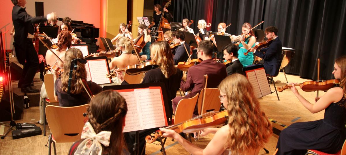 Streicher und Bigband laden zum Neujahrskonzert in Illertissen