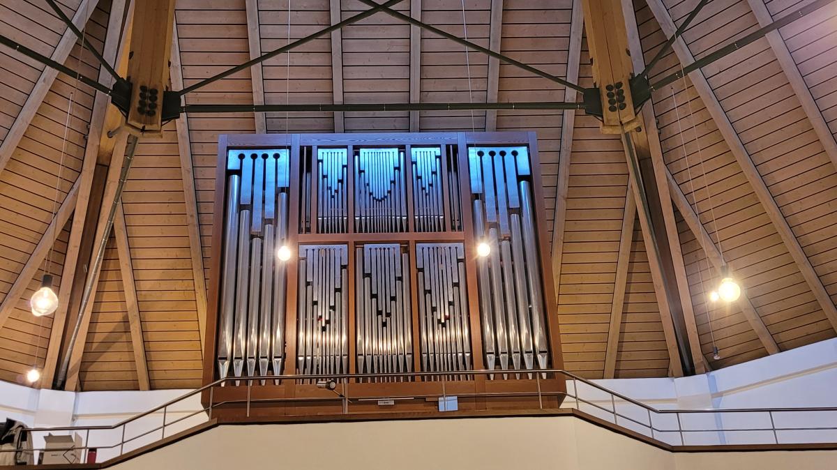 Schimmel-in-der-Kirche-Sanierte-Orgel-in-Christus-unser-Leben-wird-wieder-eingeweiht