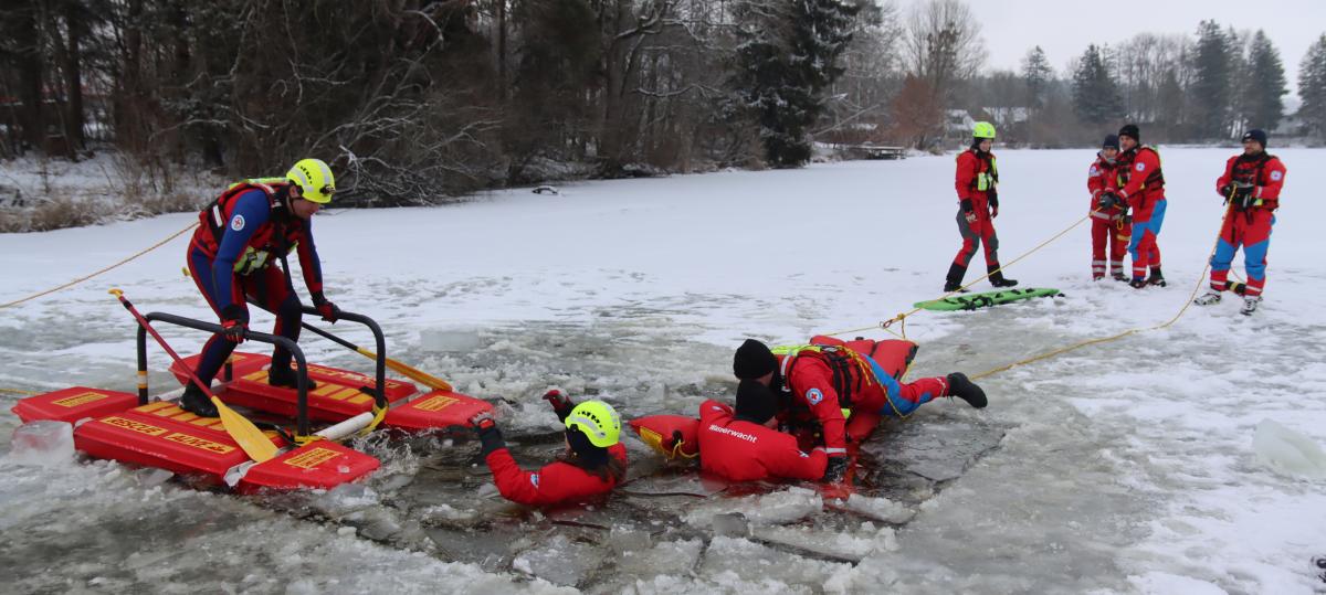 Eisrettung am Engelsrieder See: „Eistauchen ist psychisch sehr anspruchsvoll“