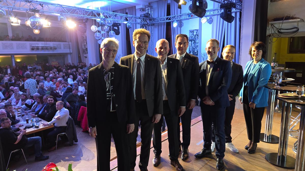 Volles-Kolpinghaus-Gro-er-Ansturm-auf-NR-Live-zur-OB-Wahl-in-Neuburg