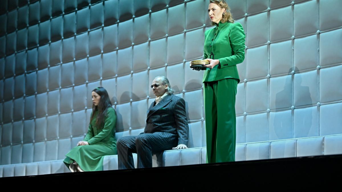 Theater-Ulm-Eine-Familie-in-den-Endlosschleifen-von-Hass-und-Wahrheitsverweigerung