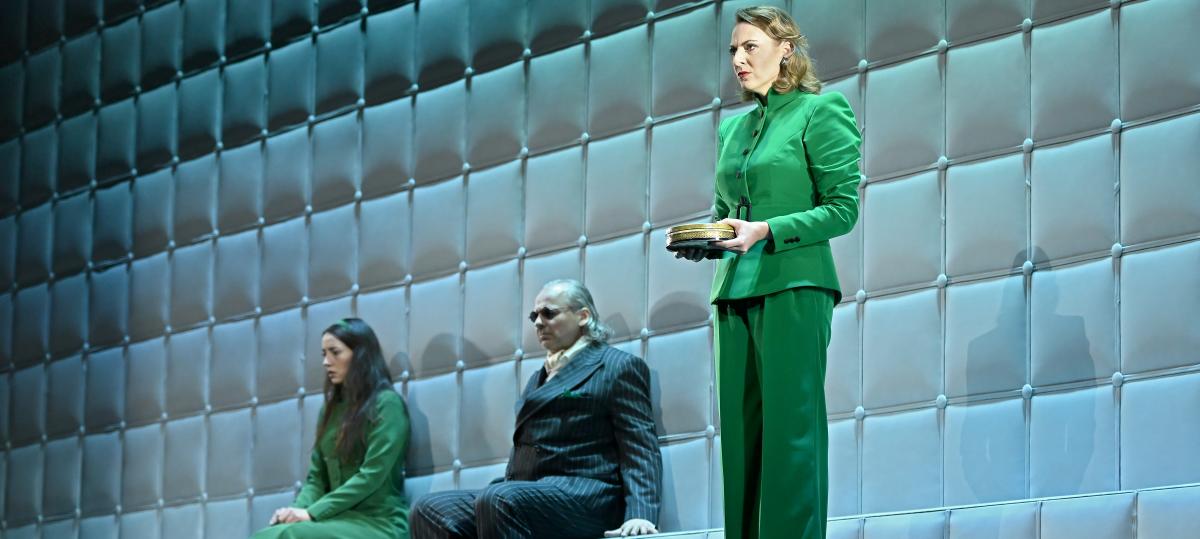 Theater Ulm: Eine Familie in den Endlosschleifen von Hass und Wahrheitsverweigerung