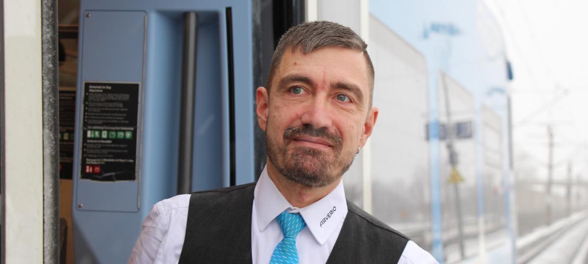 „Wir sind der Blitzableiter“: Ein Zugbegleiter zwischen Chaos, Wut und kuriosen Erlebnissen