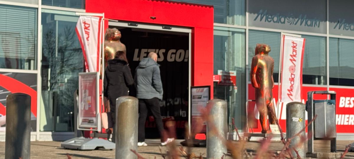 Media Markt nach Messerangriff wieder geöffnet: Mitarbeiter und Kunden mit „komischem“ Gefühl