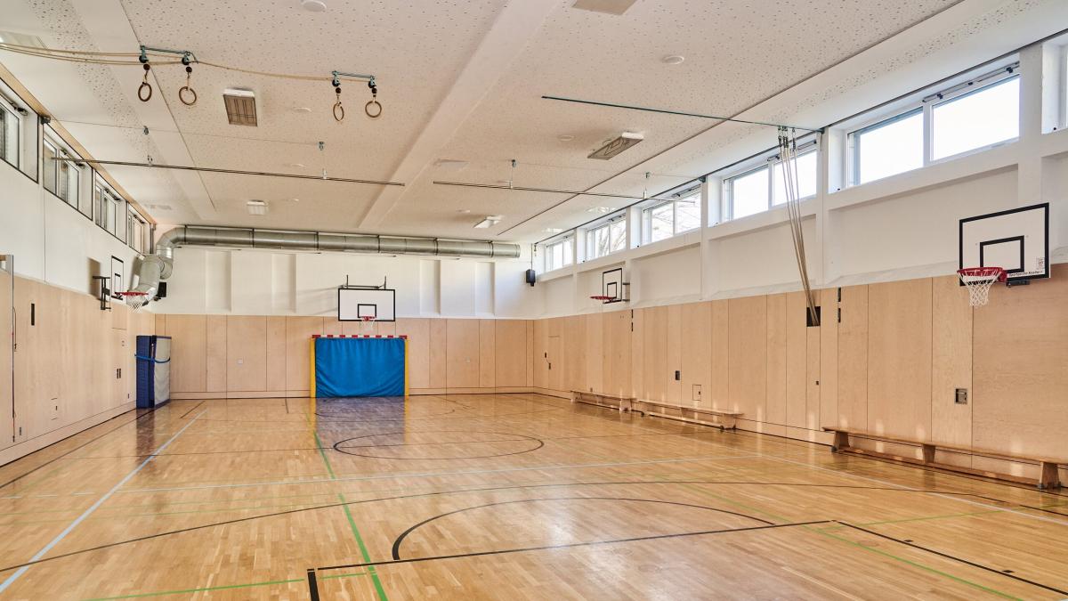 Ein-Prallschutz-f-r-die-Turnhalle-ist-vorgeschrieben