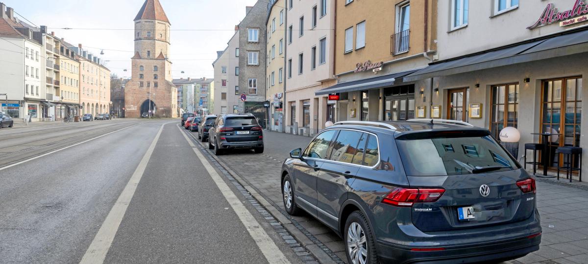 Betrunkener Autofahrer verursacht Schaden von 100.000 Euro in Augsburg