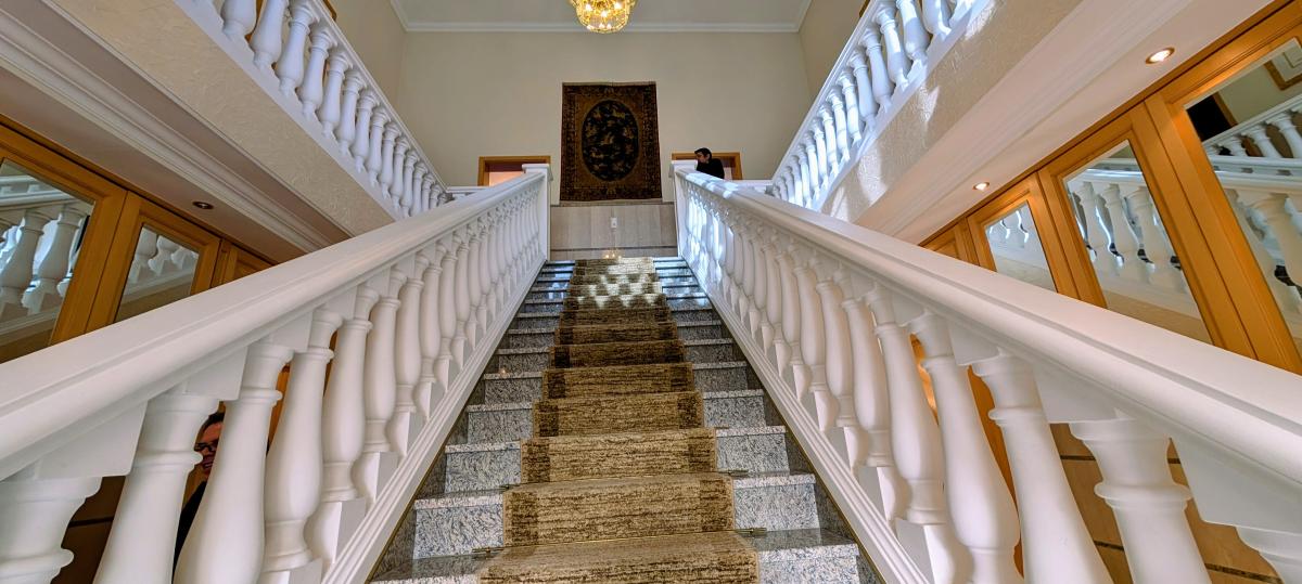 "Russenvilla" in Pfuhl steht zum Verkauf: So sieht es in der Luxus-Immobilie aus