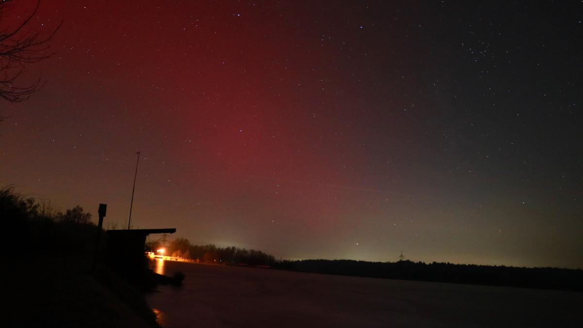 Spektakul-res-Himmelsschauspiel-Polarlichter-erleuchten-Bad-W-rishofen-und-das-Unterallg-u