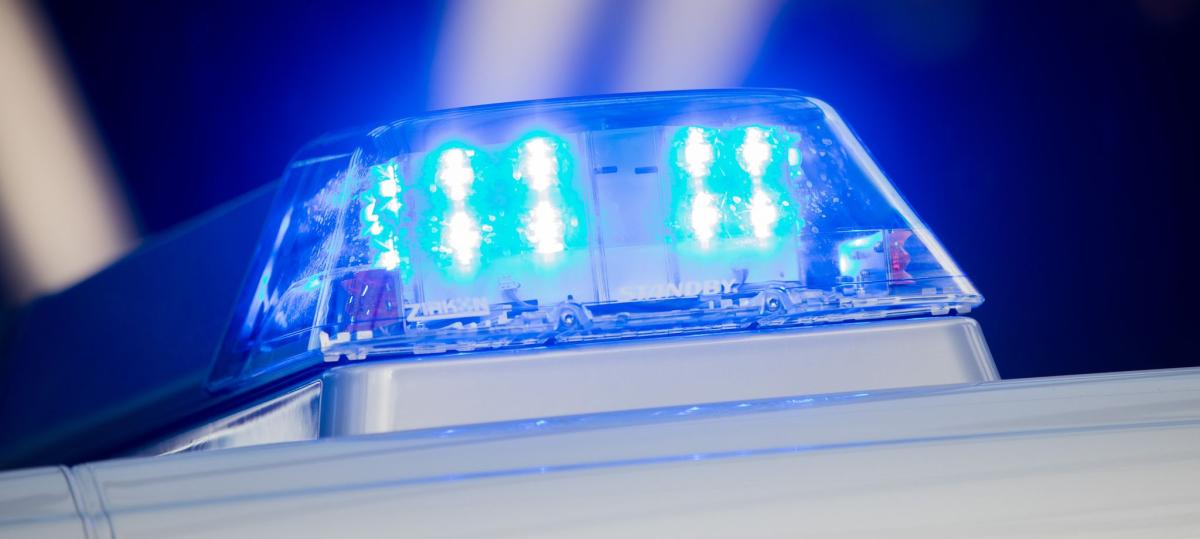 Platzwunde trotz Helm: Radfahrer stürzt alleinbeteiligt und verletzt sich schwer