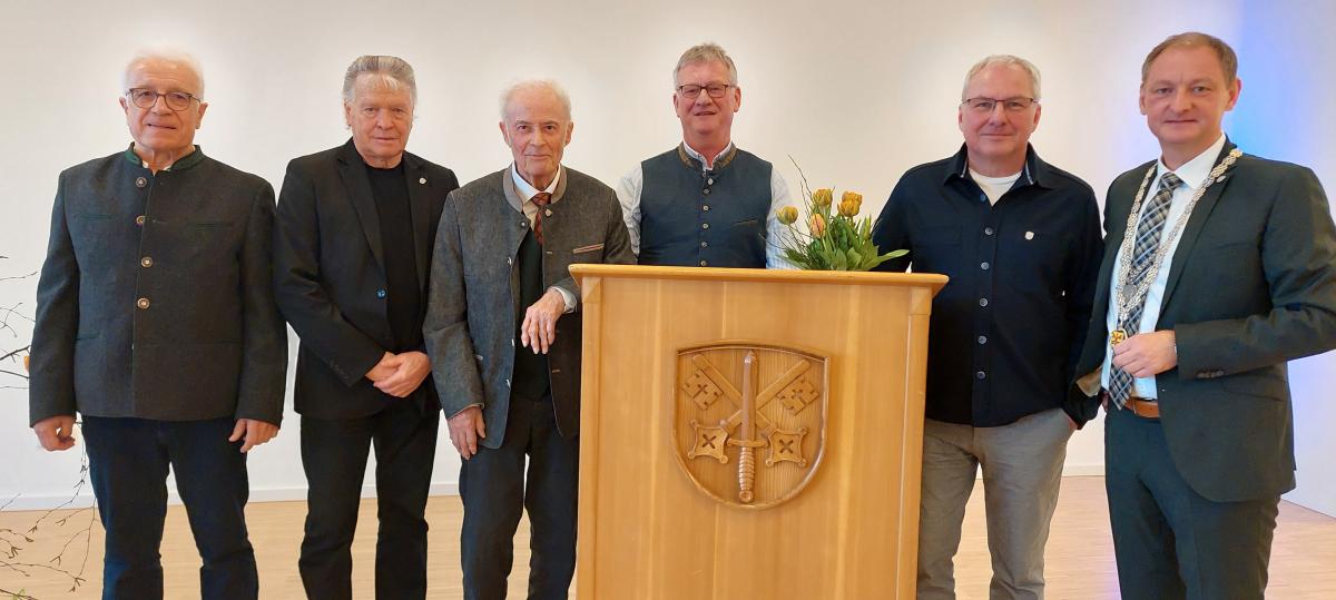 Sie beleben die Dorfgemeinschaft: Fußballer, Stopselklub-Gründer und Dorfhäuptling