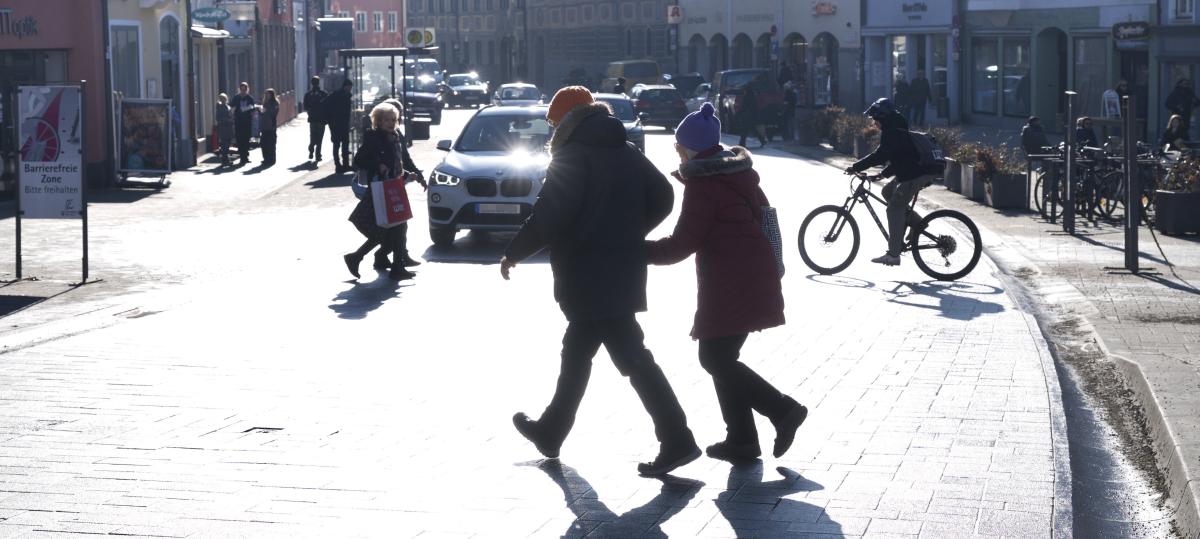 Verletzter Fußgänger: Warum gibt es am Hauptplatz keinen Zebrastreifen?