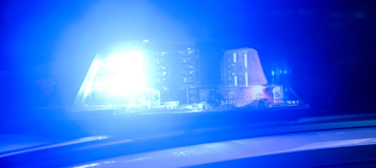 Unfall endet glimpflich: Auto kracht gegen Lkw