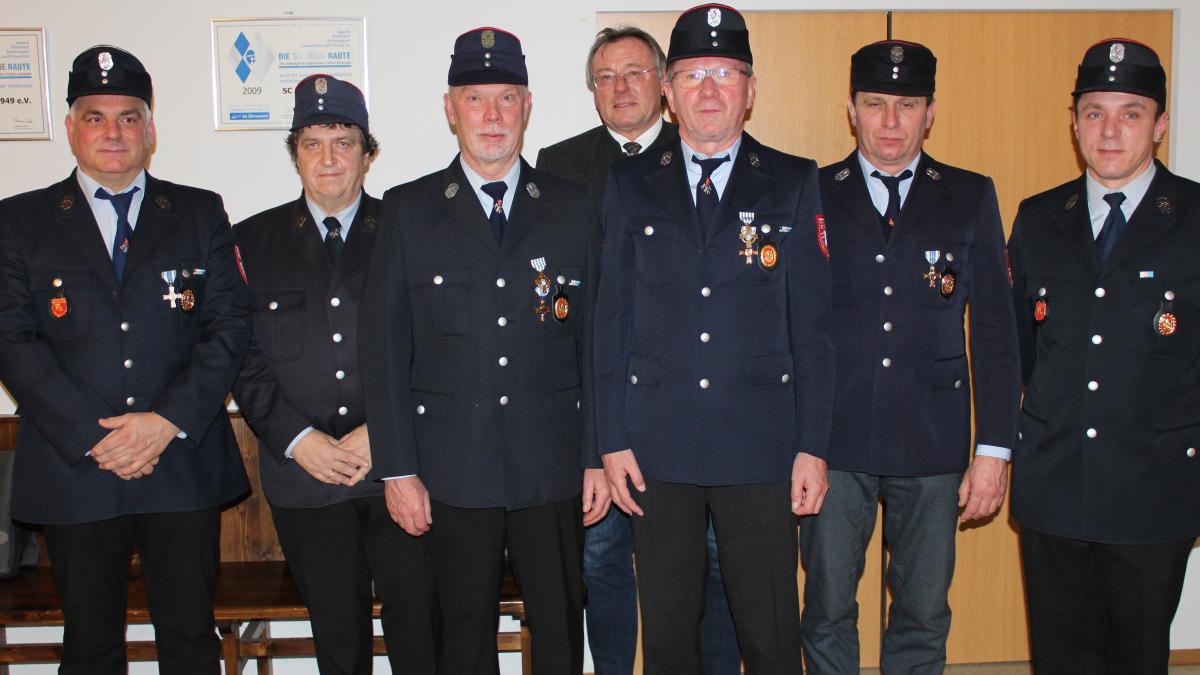 Ehrungen-bei-der-Feuerwehr-Ried-Hessellohe-Zwei-Mitglieder-sind-seit-50-Jahren-aktiv-dabei