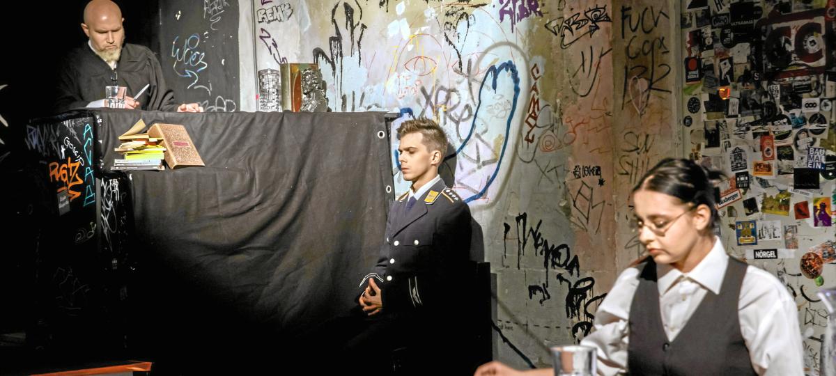 Ein atemloses Stück über ein ethisches Dilemma: Das theter-Ensemble spielt Ferdinand von Schirachs "Terror"