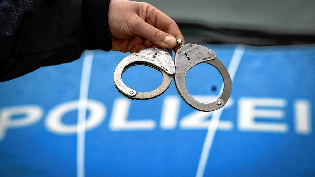 Kontrolle-auf-der-A8-Polizei-findet-mehr-als-10-Kilogramm-Haschisch