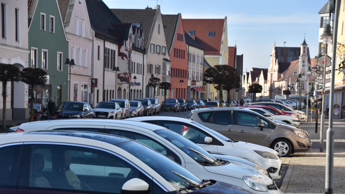 Bewaffneter-Raub-berfall-auf-Modegesch-ft-mitten-in-der-Hauptstra-e-in-Rain