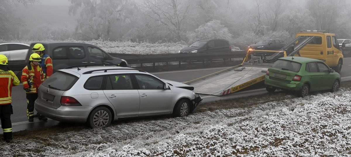 Mehrere Fahrzeuge in Unfall verwickelt: Stau auf der A8