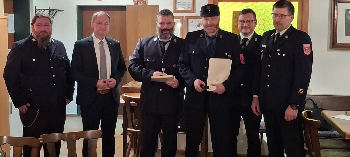 Die Ramsacher Feuerwehr ehrt mit viel Humor