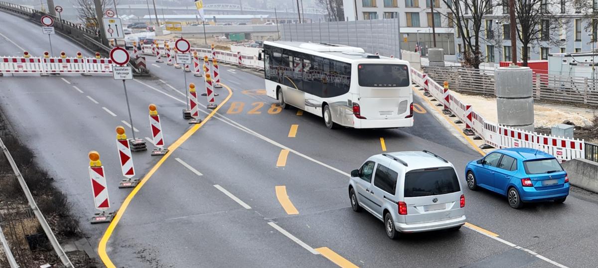 Staus und Hupkonzert: Neue Verkehrsführung auf der B10 überfordert viele Autofahrer