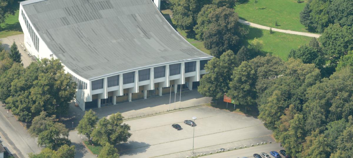 Sanierung der Erhard-Wunderlich-Halle: Alte Holzbänke, hohe Kosten