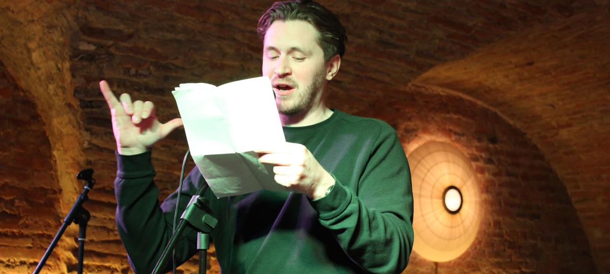 Poesie auf die sanfte Art: Erste „Poetry Night Show“ im Weißenhorner Barfüßer