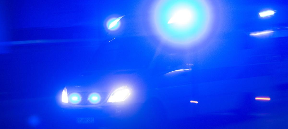 Auto erfasst Fußgänger: 32-Jähriger wird bei Unfall über Motorhaube geschleudert