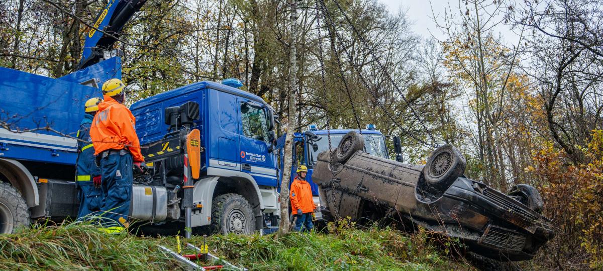 THW zieht versenktes Auto aus dem Illerkanal: Die Umstände sind mysteriös