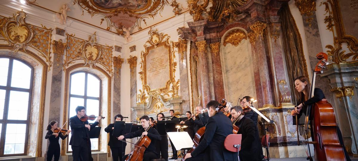 „Auguri!“ in Augsburg: Bayerische Kammerphilharmonie spielt zu Mozarts Geburtstag
