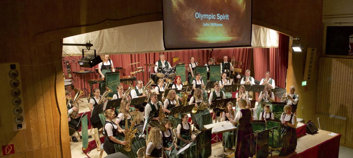 250 Gäste rocken mit der Trachtenkapelle die Lechrainhalle