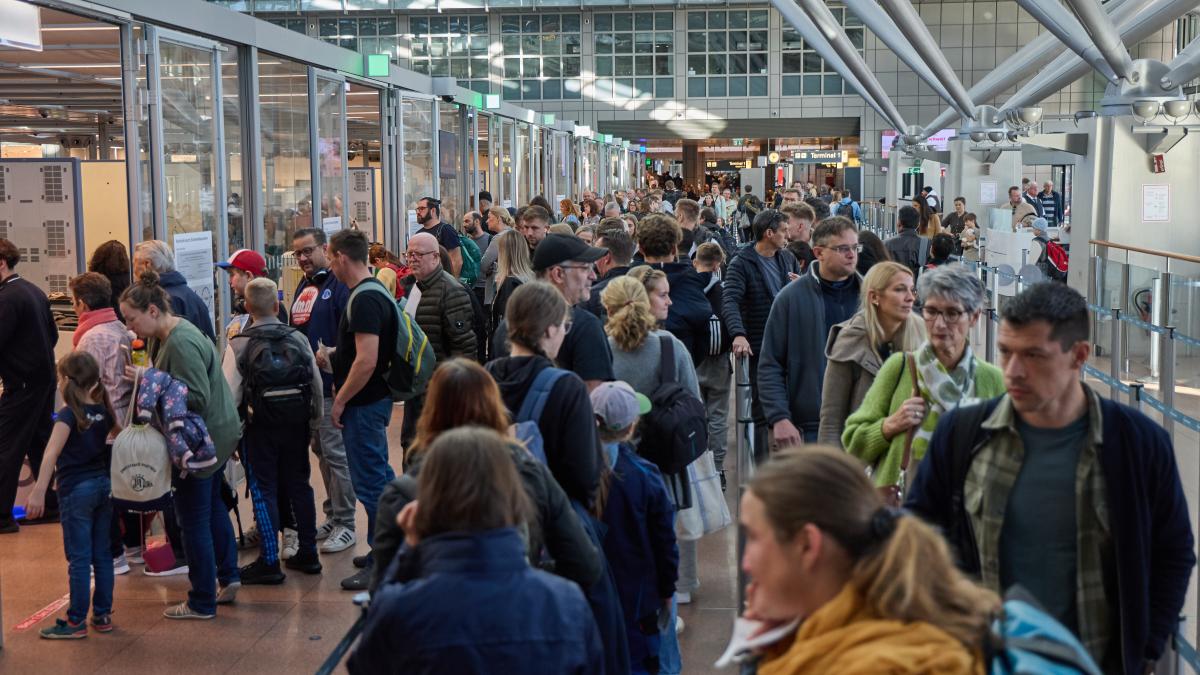 Sicherheitskontrollen-an-deutschen-Flugh-fen-Viele-Passagiere-sind-berfordert