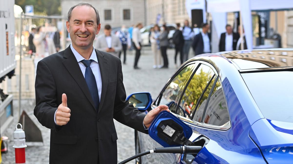 -Das-Wasserstoff-Auto-hat-sich-bei-uns-erledigt-doch-Aiwanger-setzt-weiter-auf-die-Technik