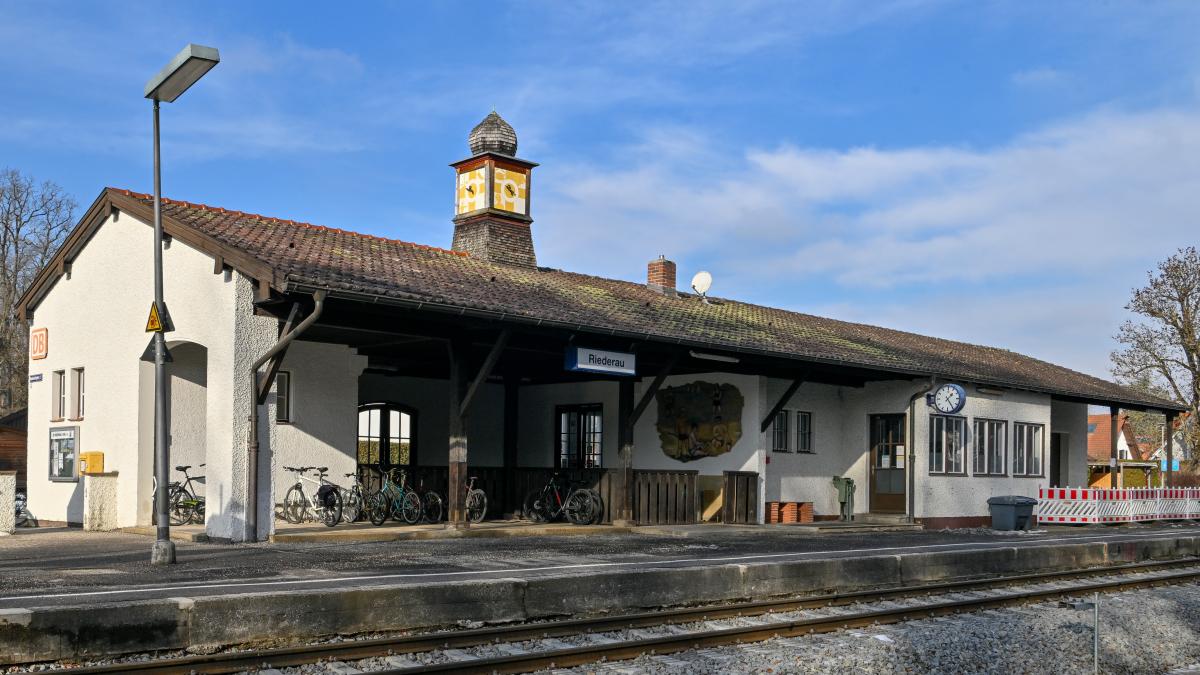 Die-Sanierung-des-Bahnhofsgeb-udes-in-Riederau-steht-kurz-bevor