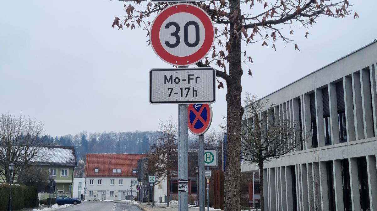 Diese-Allg-uer-Stadt-macht-die-Schulwege-sicherer-Ab-sofort-gilt-Tempo-30-im-Bereich-der-Schulen