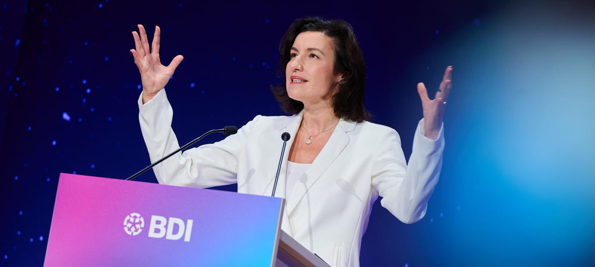 Würden Sie mit zum Mond fliegen, Frau Bär? – „Ja, sofort“