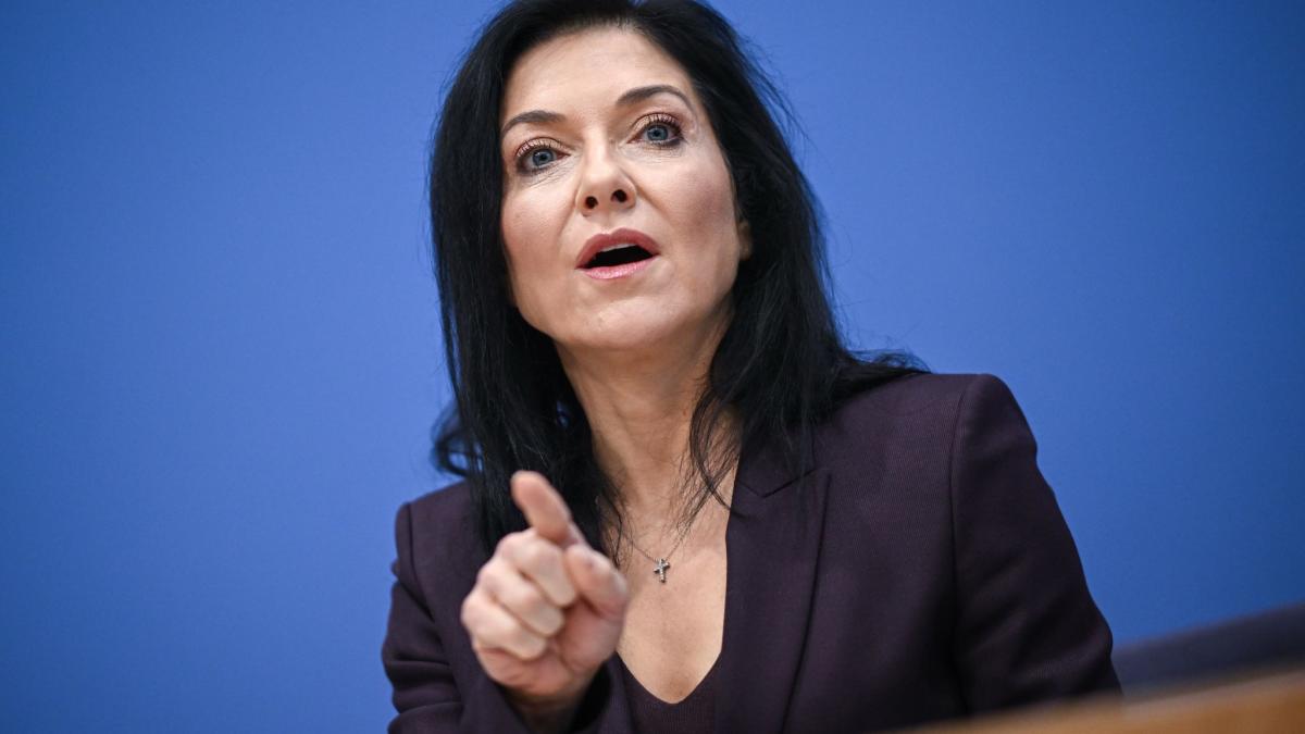 L-nger-schaffen-Wirtschaftsministerin-Reiche-will-weg-vom-8-Stunden-Tag