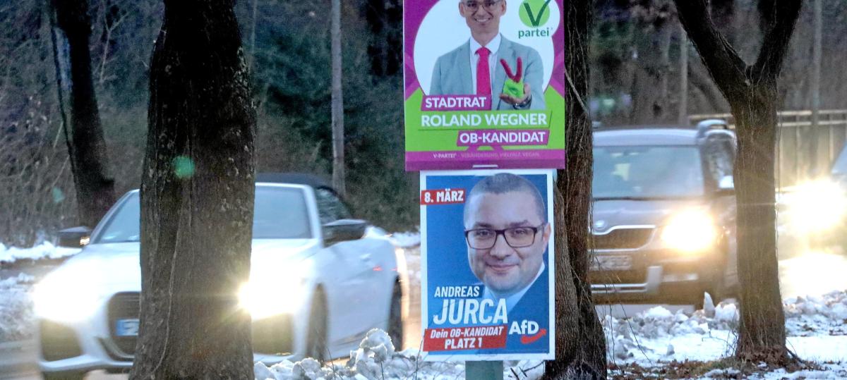 Plakatstreit geht weiter: AfD-Kandidat zeigt V-Partei³-Stadtrat wegen Beleidigung an