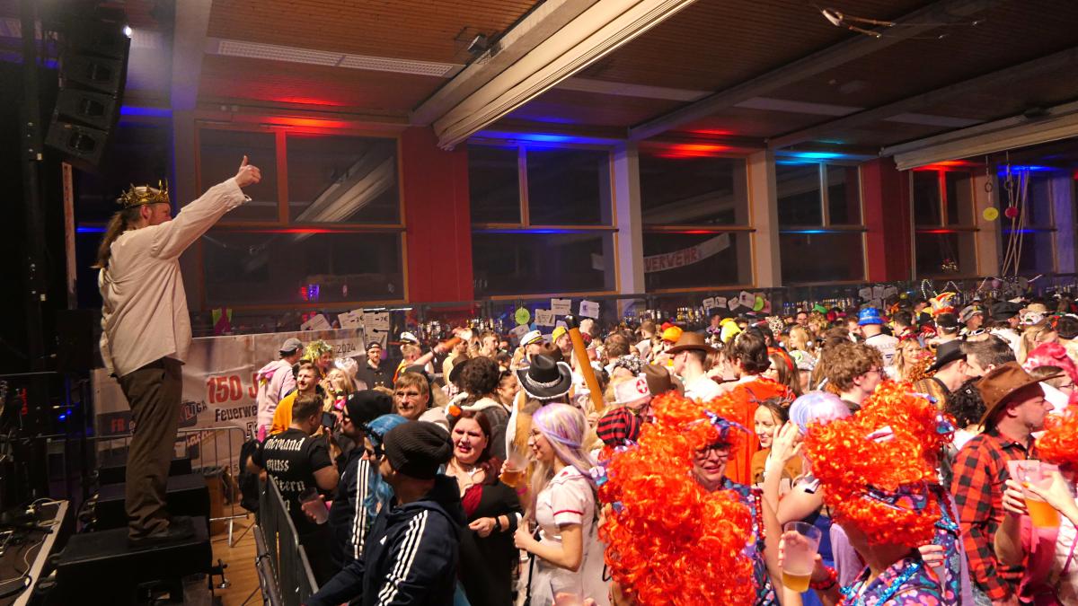 Sport-und-Kulturhalle-Sand-soll-sicherer-werden-Besserer-Brandschutz-bei-Veranstaltungen-geplant